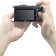 Sony-A5000-Cmara-rflex-digital-de-201-MP-pantalla-articulada-3-estabilizador-vdeo-Full-HD-WiFi-color-negro-kit-con-objetivo-16-50mm-f35-OSS-color-negro-0-19